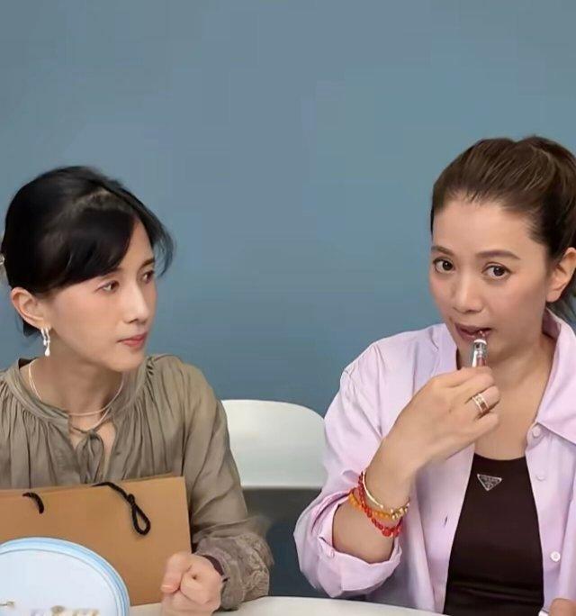 终于懂了，袁咏仪为什么可以在那个美女盛行的年代横空出世，papi酱头小脸小，比许多女艺人都要夸张，但