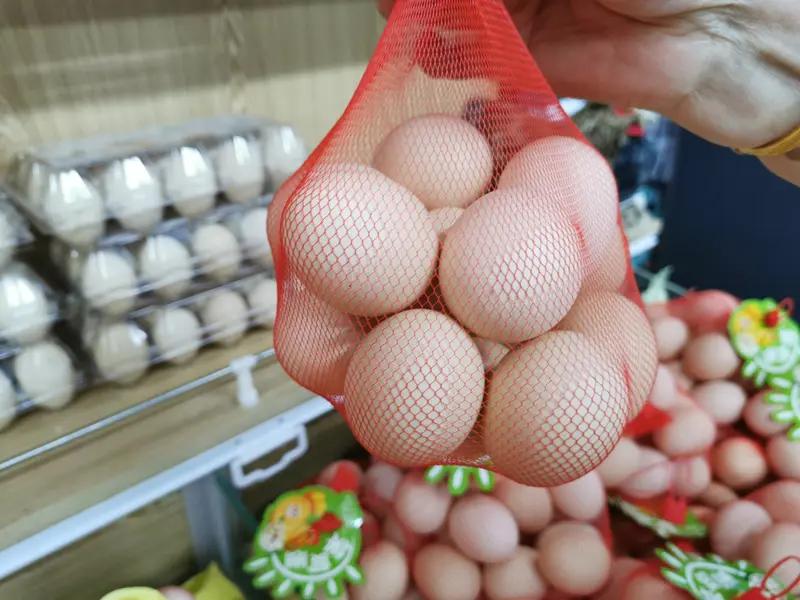 最近“人造鸡蛋泛滥”传得挺凶，其实没那么可怕，市面上人造蛋分两种，一种合规植物基