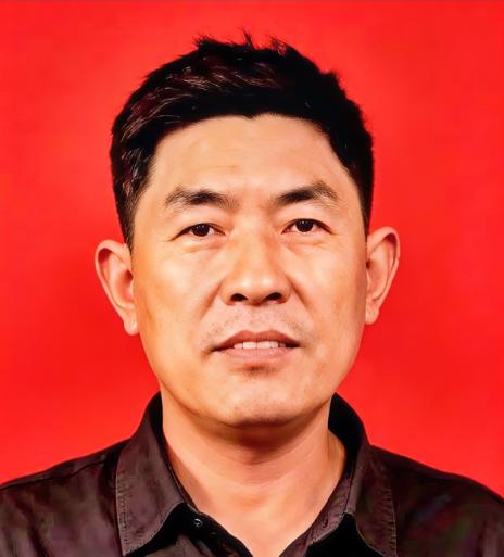 “砍！”船长罗世明一声暴喝，刀光闪过，价值十几万的渔网应声而断，沉入冰海。在满船