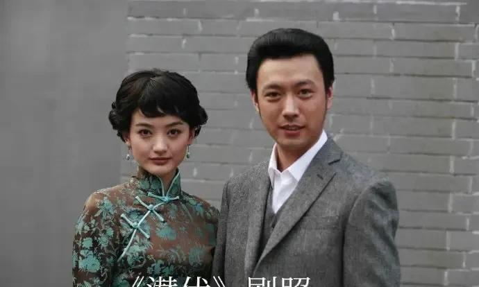 自己主动承认打脸了，丢人吗？奔着曹炳琨来看《绝密较量》，想着还是当年《渗透》里