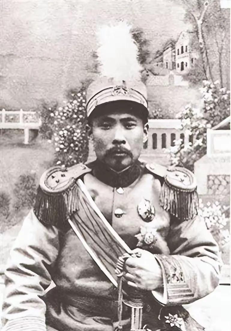 袁世凯为何签署丧权辱国的二十一条？他曾问段祺瑞：北洋新军能抵挡日本几天？