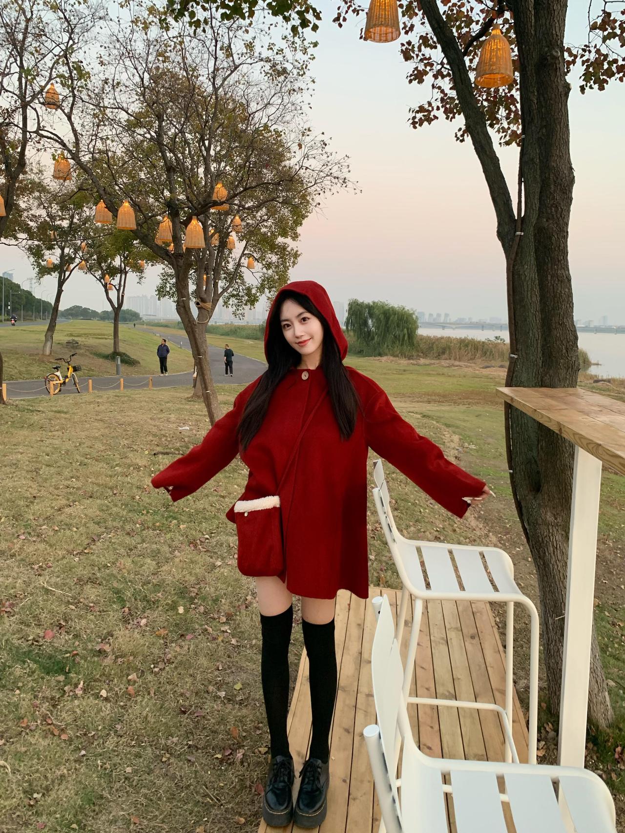 日落时刻🌄在omitofee，下午来的时候刚好遇到日落🌄在门口可以荡秋千