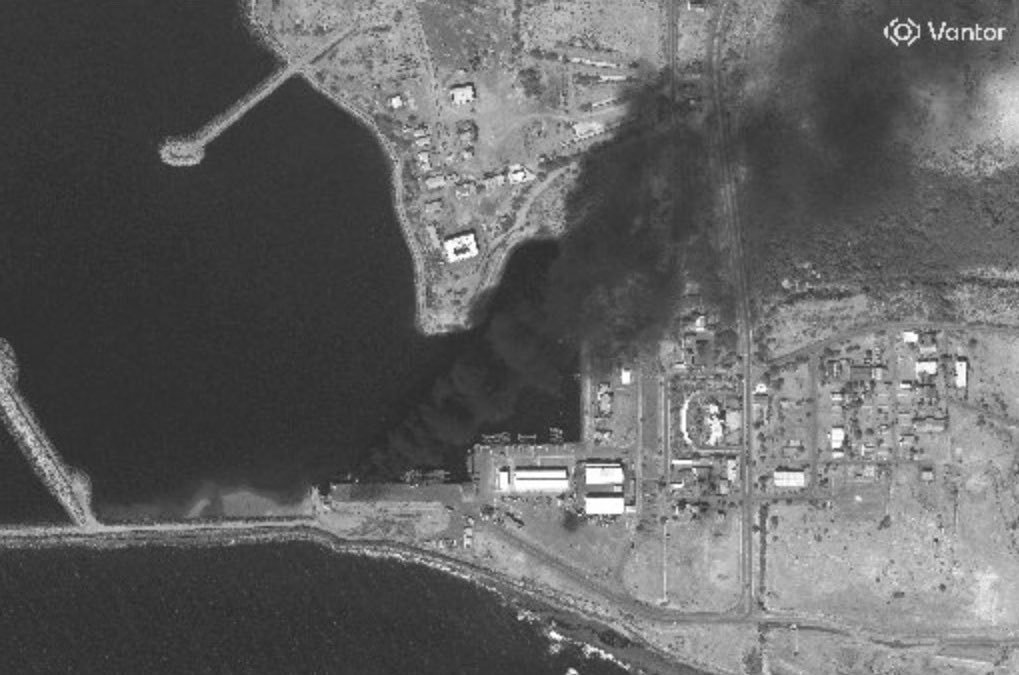 这是伊朗海军在战争中首次经目视确认的损失🇮🇷卫星图像显示，伊朗三艘阿尔万德级