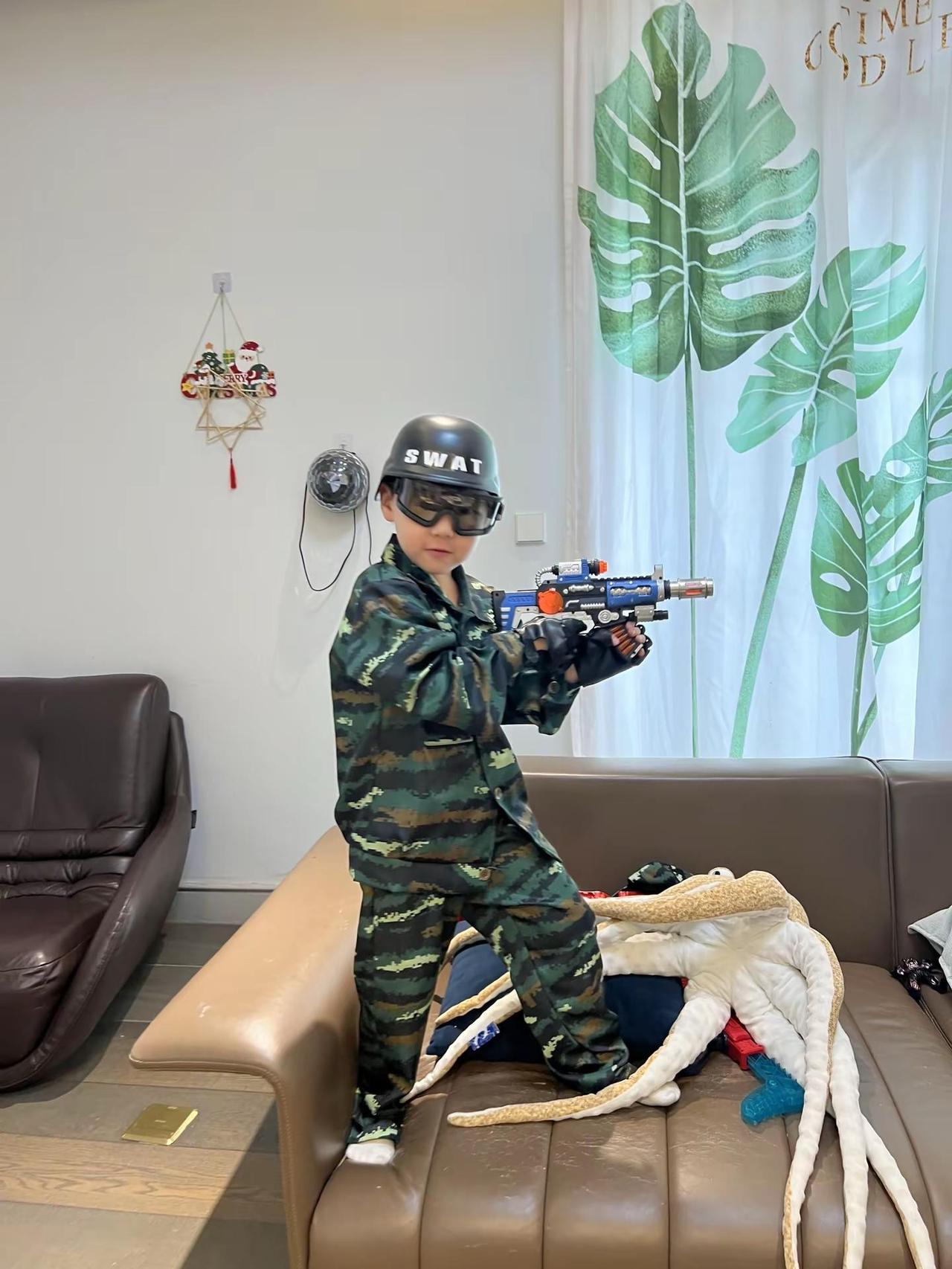 战术装备英姿飒爽