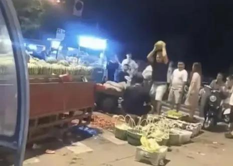砸瓜那哥们儿可能到现在都没想明白，拘留所那几天，其实是他这辈子最便宜的几天。