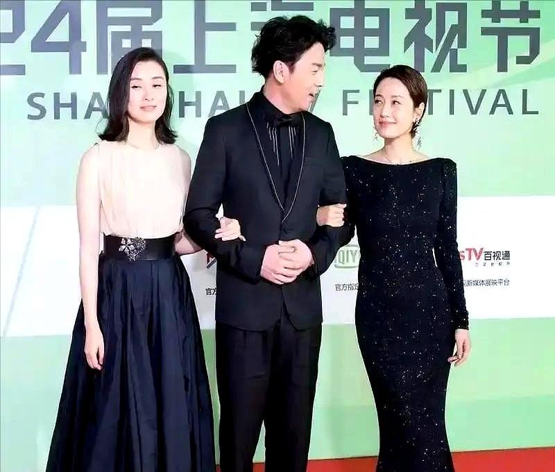 好演员把刀递给观众吴越因为一个角色，微博被四万条私信塞爆，手机号七年不敢用！