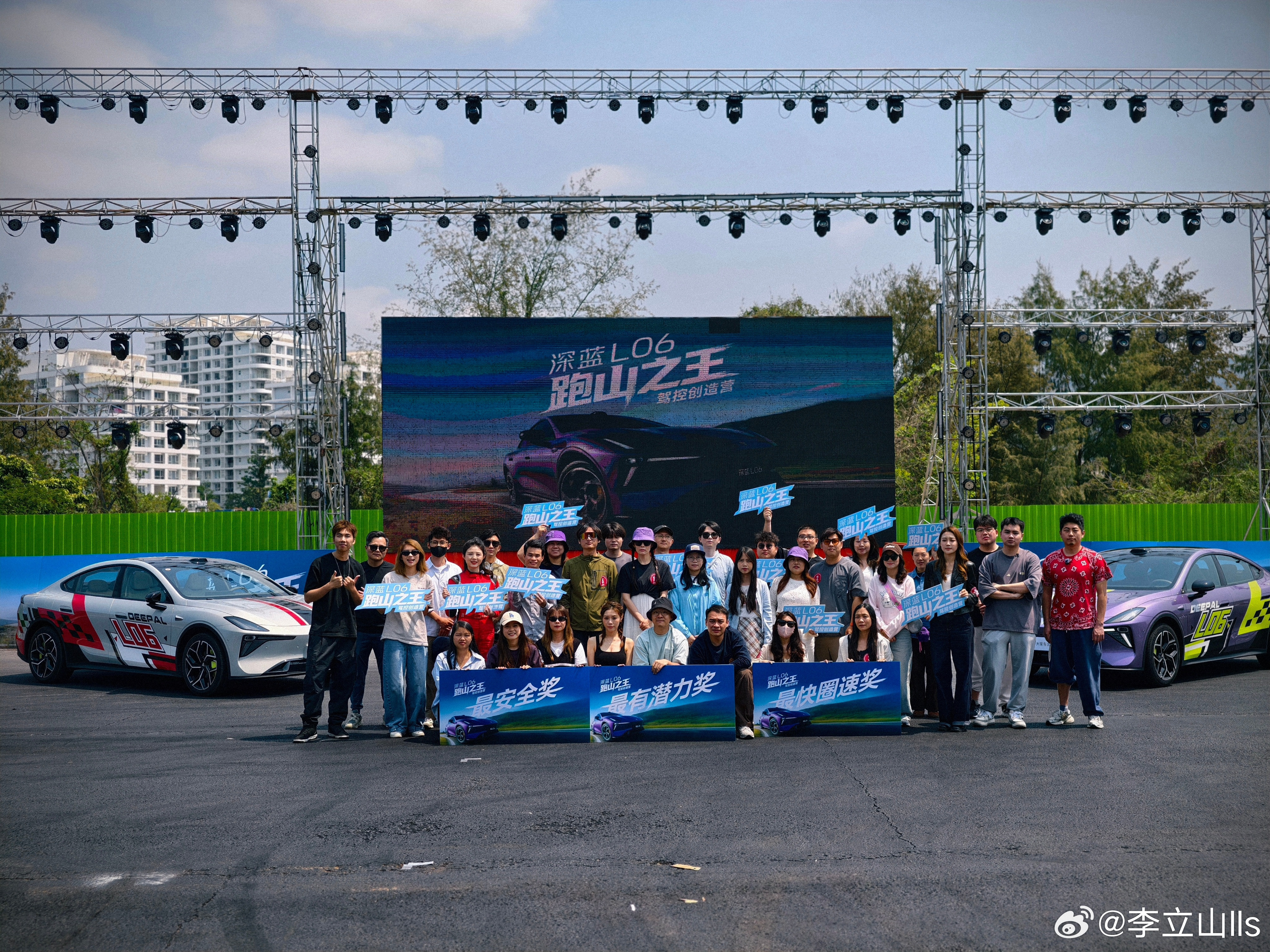 刺激，好玩！想不到深蓝L06女车主的比例不少啊，女生也很会开车的！深蓝l06驾控