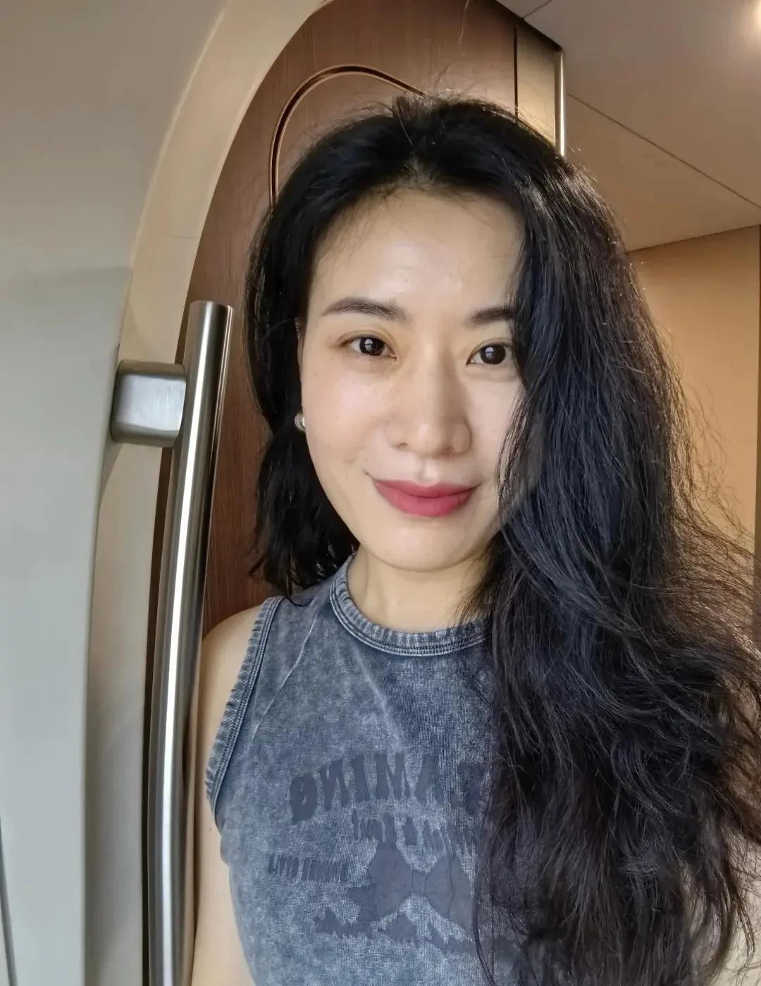 四十岁美女姐姐的容颜，大家喜欢吗？