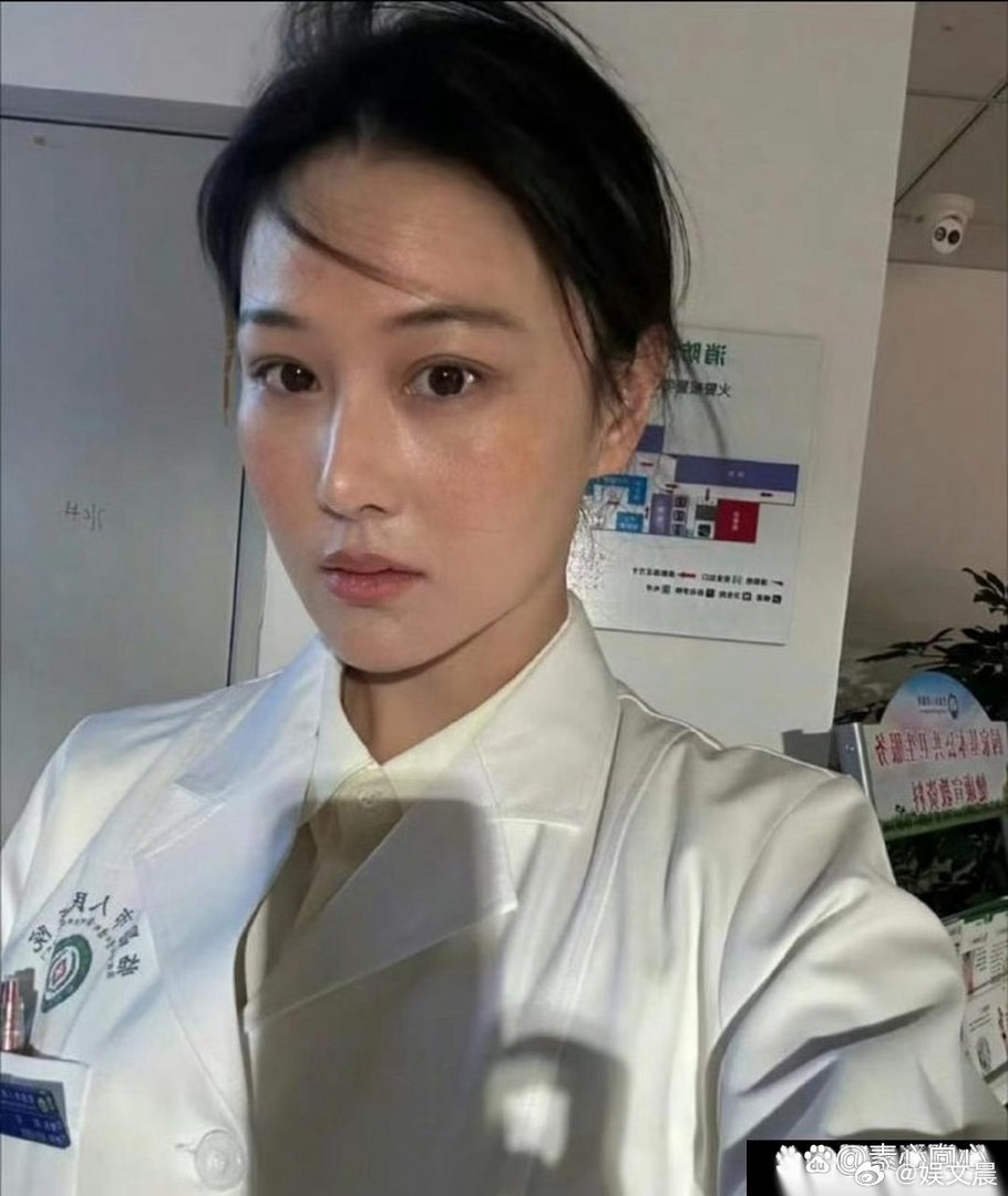万万没想到这是张馨予素颜照，没有化妆加持，原生状态让人意外。​​​