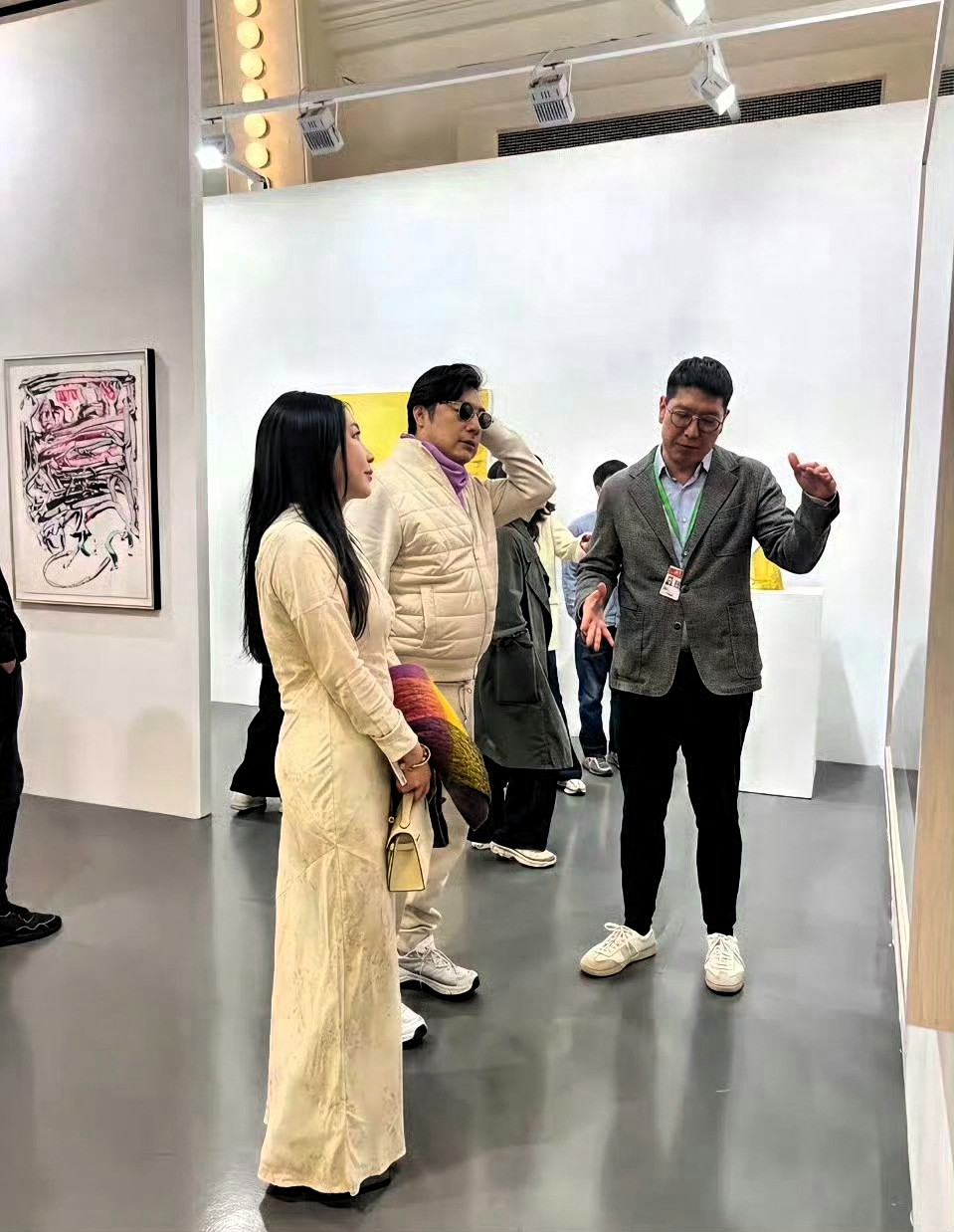 王岳伦这是开启了自己的第二春吗？不知道李湘看到了什么感觉？近日，有网友偶遇王