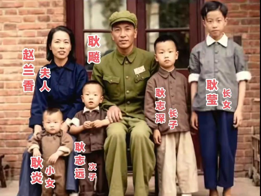 40年代，一家六口人两儿两女好幸福呀！