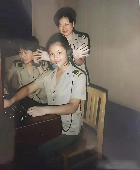 1994年，16岁的刘涛在南京当通信兵时期的照片。刘涛当兵时有一件感人至深的故
