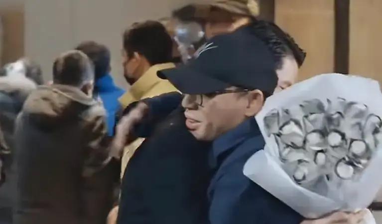 王一博在《人鱼》里玩命了。5米深水闭气90秒，这他妈是玩命！为程耳导演减重15