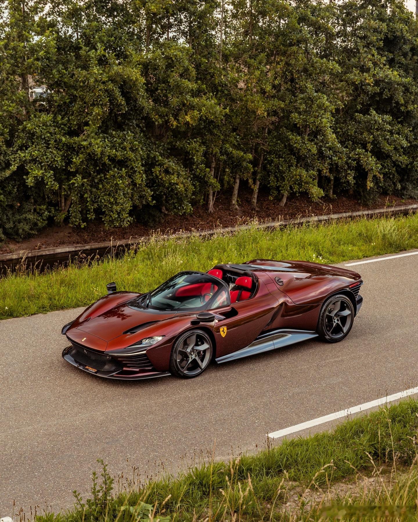 定制稀有款FerrariDaytonaSP3吧。仅有599台打造的Ferra