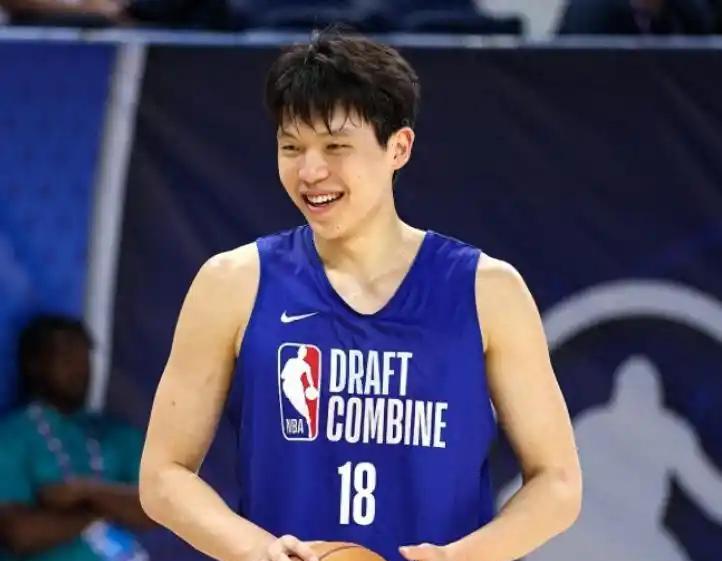 随着老鹰背刺，6月26日杨瀚森六大去向更新：1、篮网队，手握首轮26、27签位