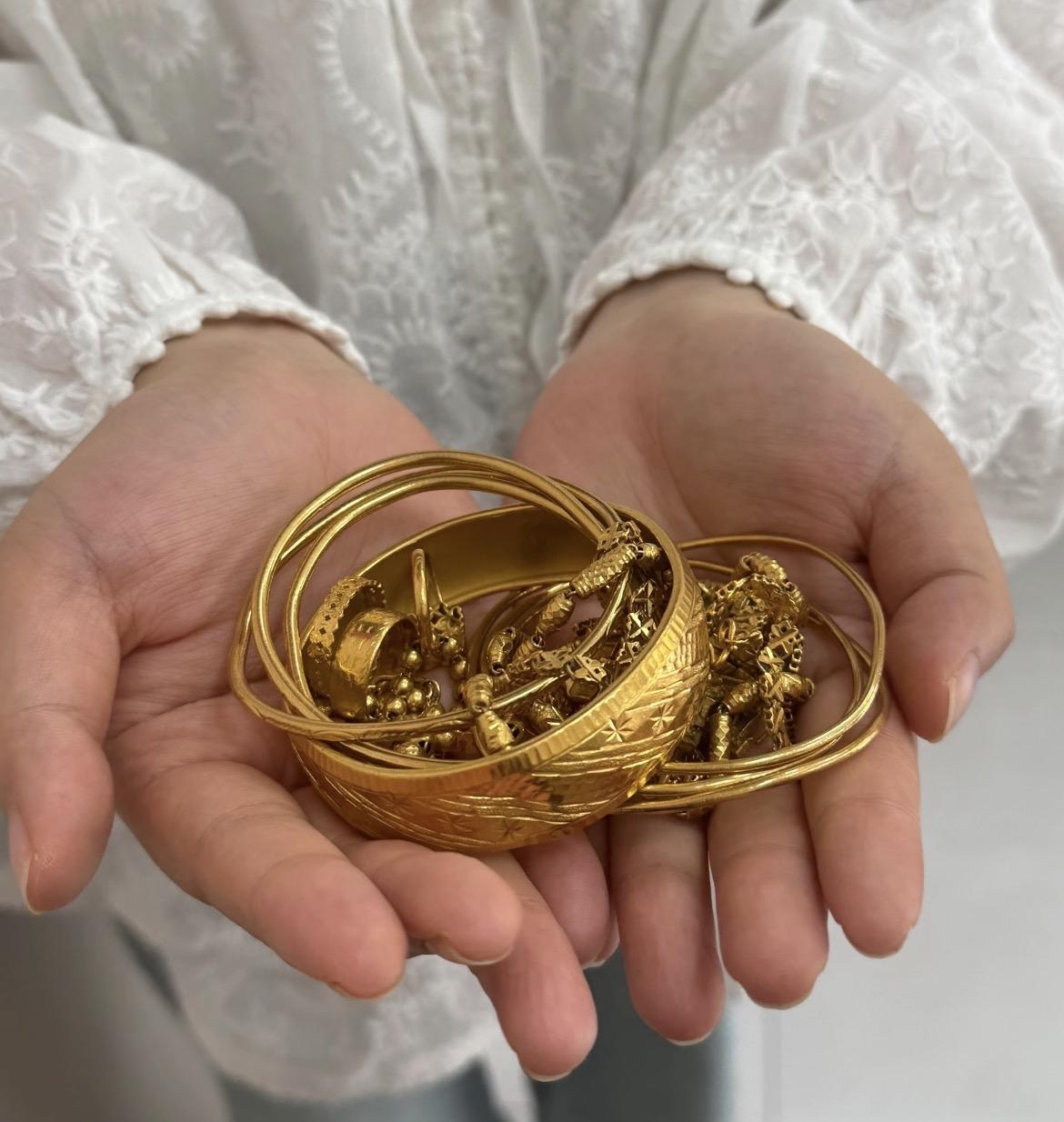 真的要被这波黄金操作整破防了。年初金价高位，老婆听信乱世买黄金，把家里六十万积