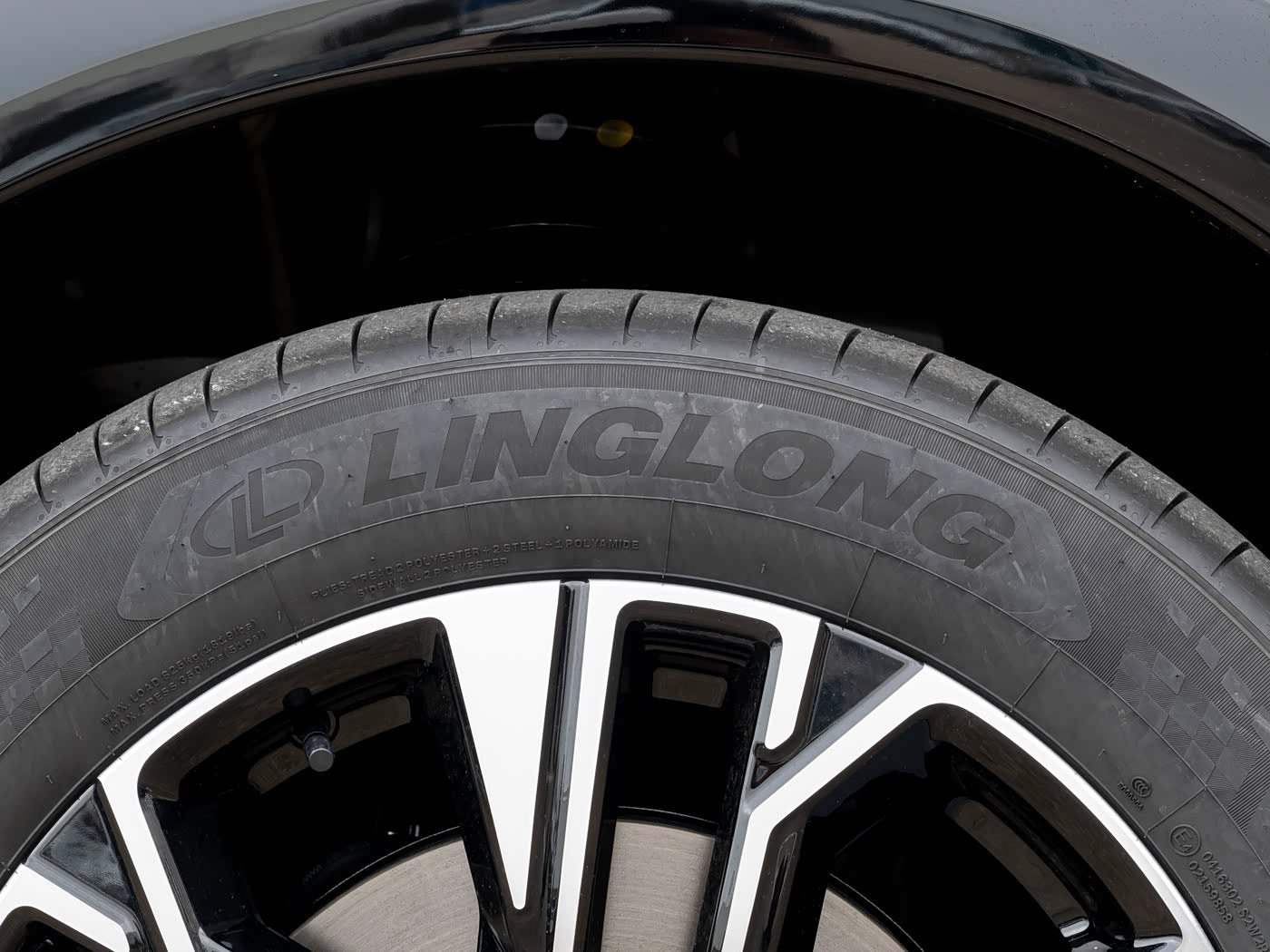 新车周末看到日产NX8实车了，但看到轮胎之后，我觉得这车不用看了，顶配的版本，