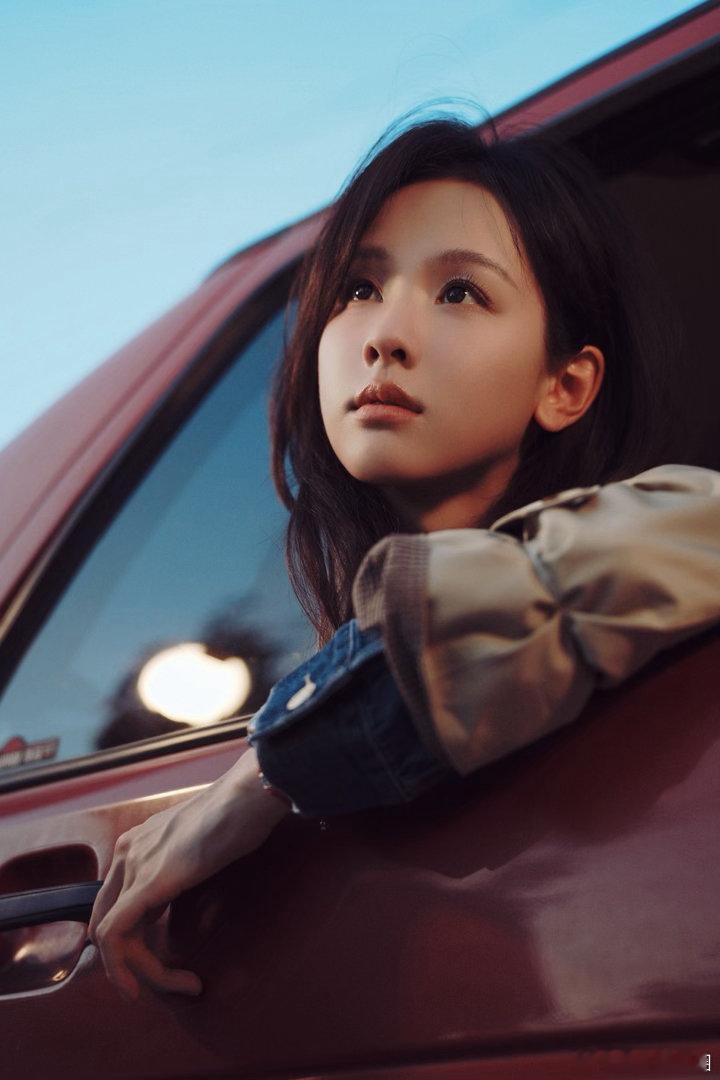 陈都灵现偶陈都灵现偶女主天选清冷现偶女主当属陈都灵，淡颜系长相自带柔光滤镜，日常