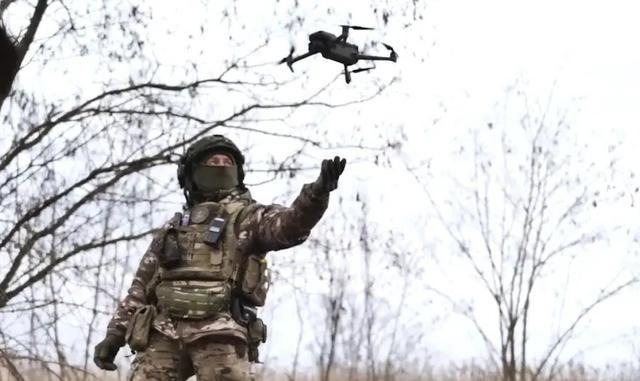 说起来还挺搞笑的！打了四年的俄乌战争，最终发现，真正管用的三件武器，居然都是中国