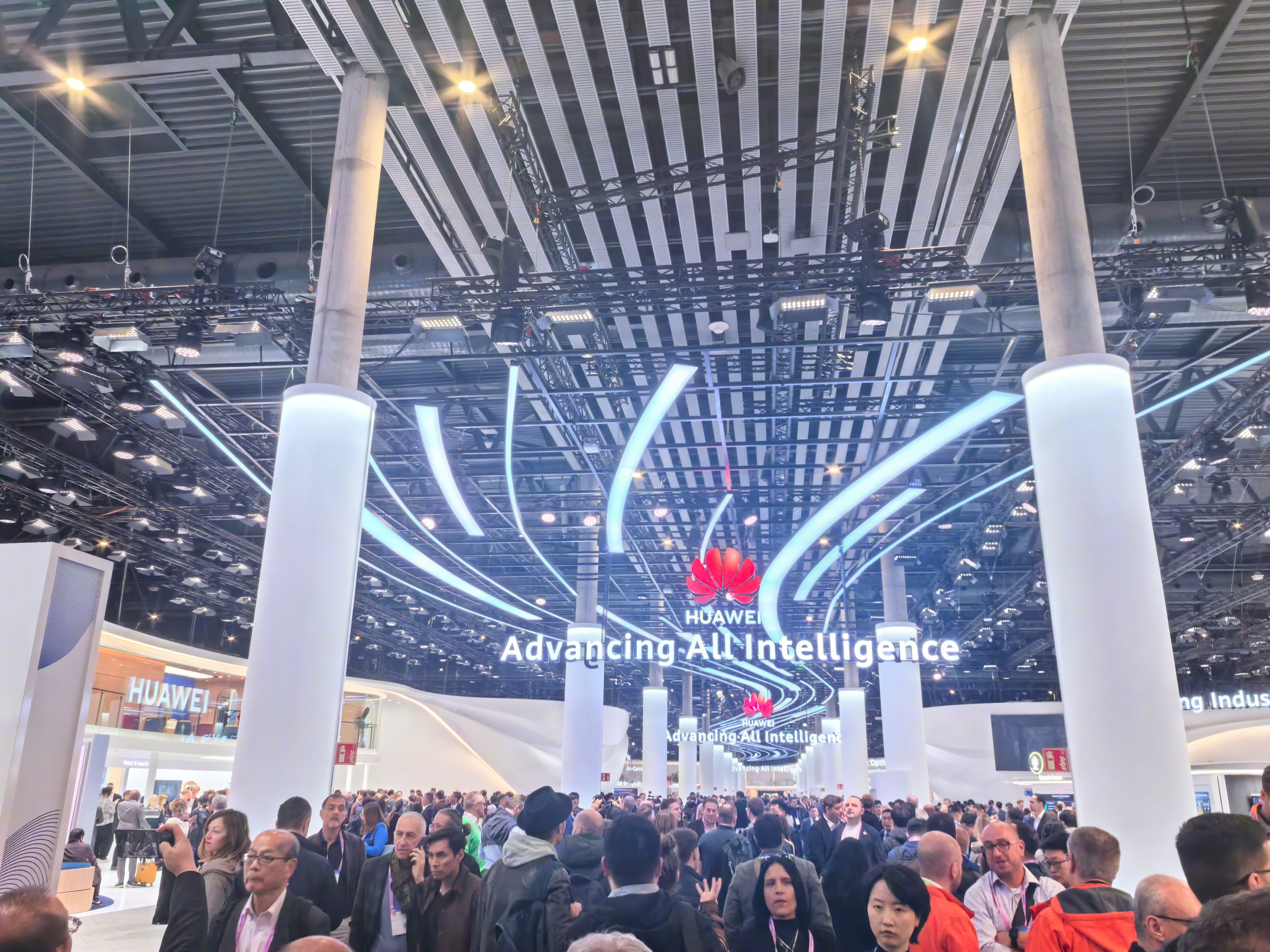 进来了，MWC2026，华为依旧在1号馆，从1号馆开始参观。华为技术有限公司西