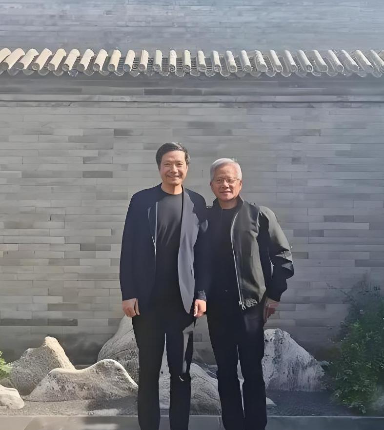 事情的起因是一款叫H20的芯片，美国之前一直把这批芯片锁在库房里，但突然决定放行