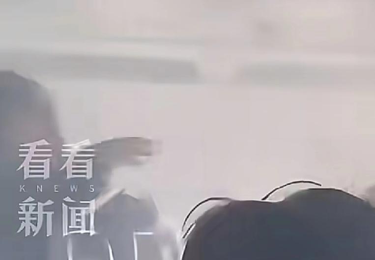 又是充电宝惹的祸一架从深圳飞往济南的航班，当所有乘客都已经登机，准备起飞的时候