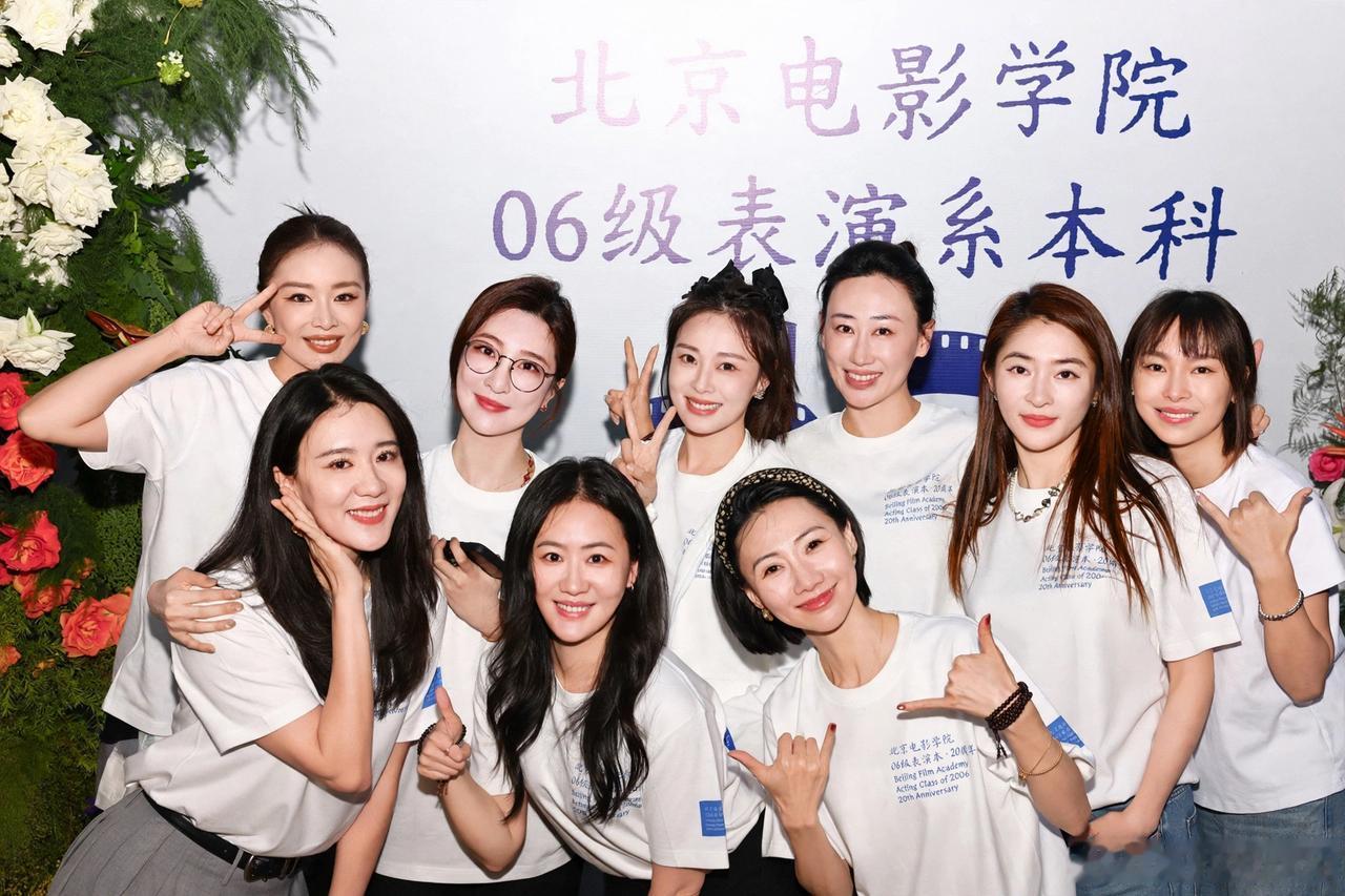 想不到大嫂高叶06级的北电女同学全都是大美女，不过却只有她一个红了！