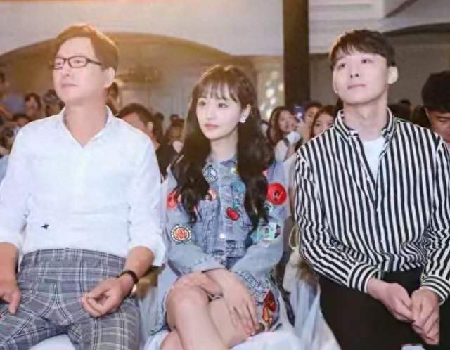 郑爽街头争执曝光！发白穿搭邋遢，昔日顶流今成落魄妈妈