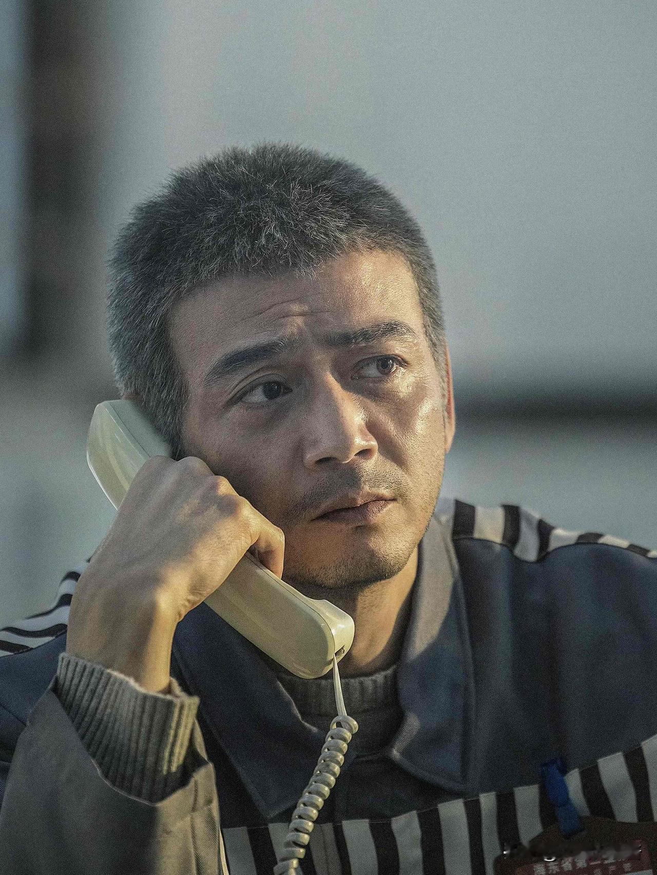 《以法之名》的导演真厉害三招就让杨烁“去油”！第一招：别让他演