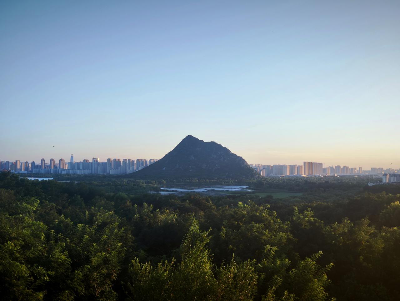 济南华山湖的风景真不错，不愧是《长安三万里》里面李白入道成仙的地方。华山湖风光