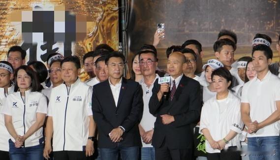 韩国瑜再爆金句，绿营成“四推党”！在7月25日的凯道上，许多韩国瑜的支持者都