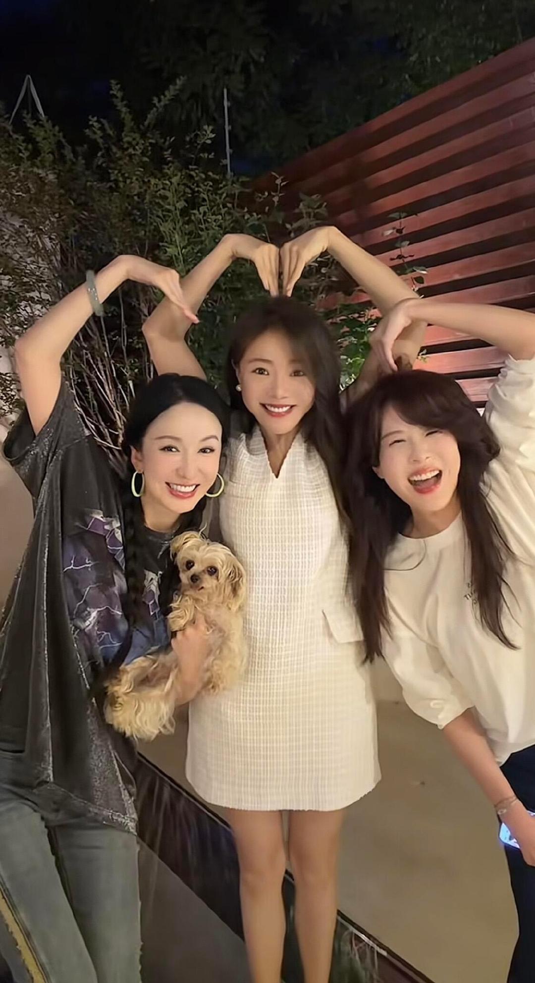 #娄艺潇说爱情公寓月中约了聚会##娄艺潇直播提到和陈赫还有联系#剧完结多年，老友之间依旧常来往​