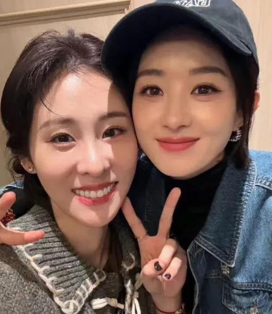 张碧晨给赵丽颖提了个醒不是因为姐妹情深不是因为她想蹭谁的热度，而是因为她亲身