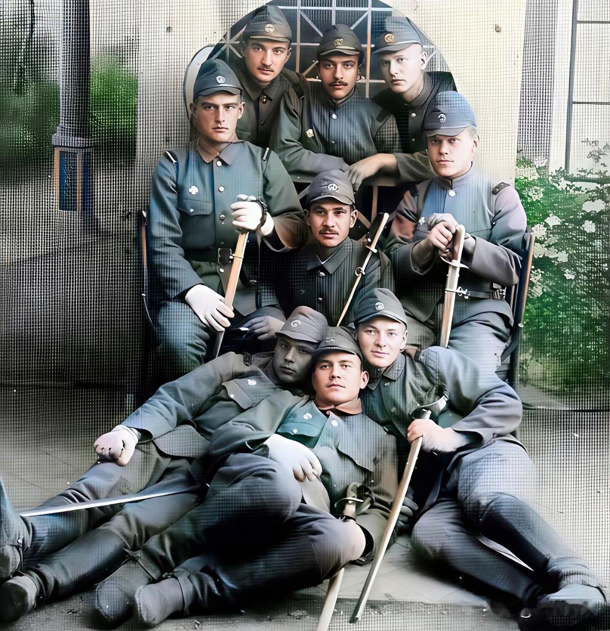 在日本鬼子战败之前，有一些白俄穿上了日本鬼子的军装，接受了日本鬼子的训练，为日本