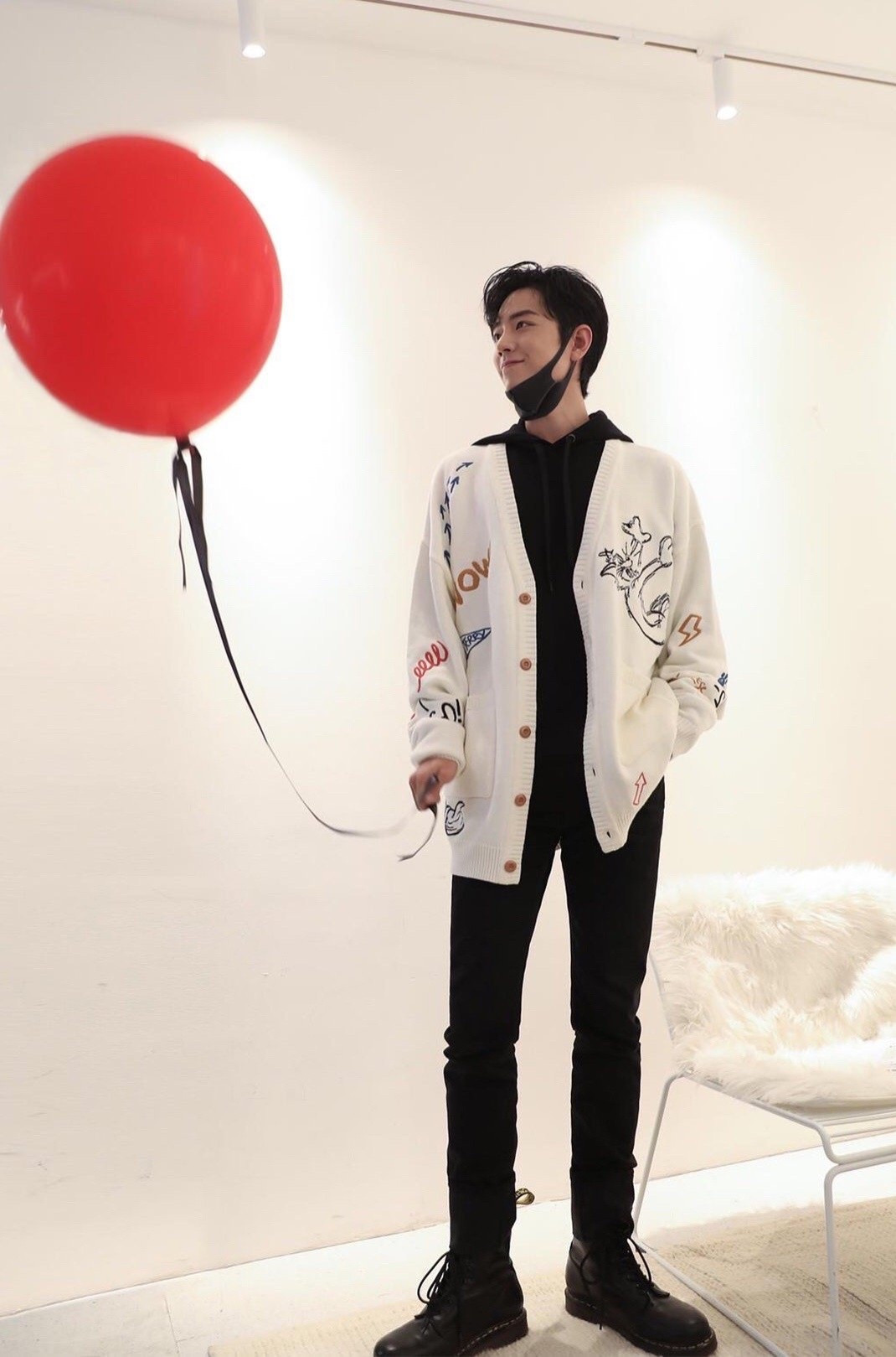 我莫名其妙地笑了！只因想到了你一想到你身边的空气都变甜了。肖战种草了超多单品