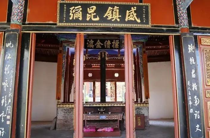 原来金箍棒有原型？《西游记》中，孙悟空在取经之前，因为遍寻武器不得，便找上了东海