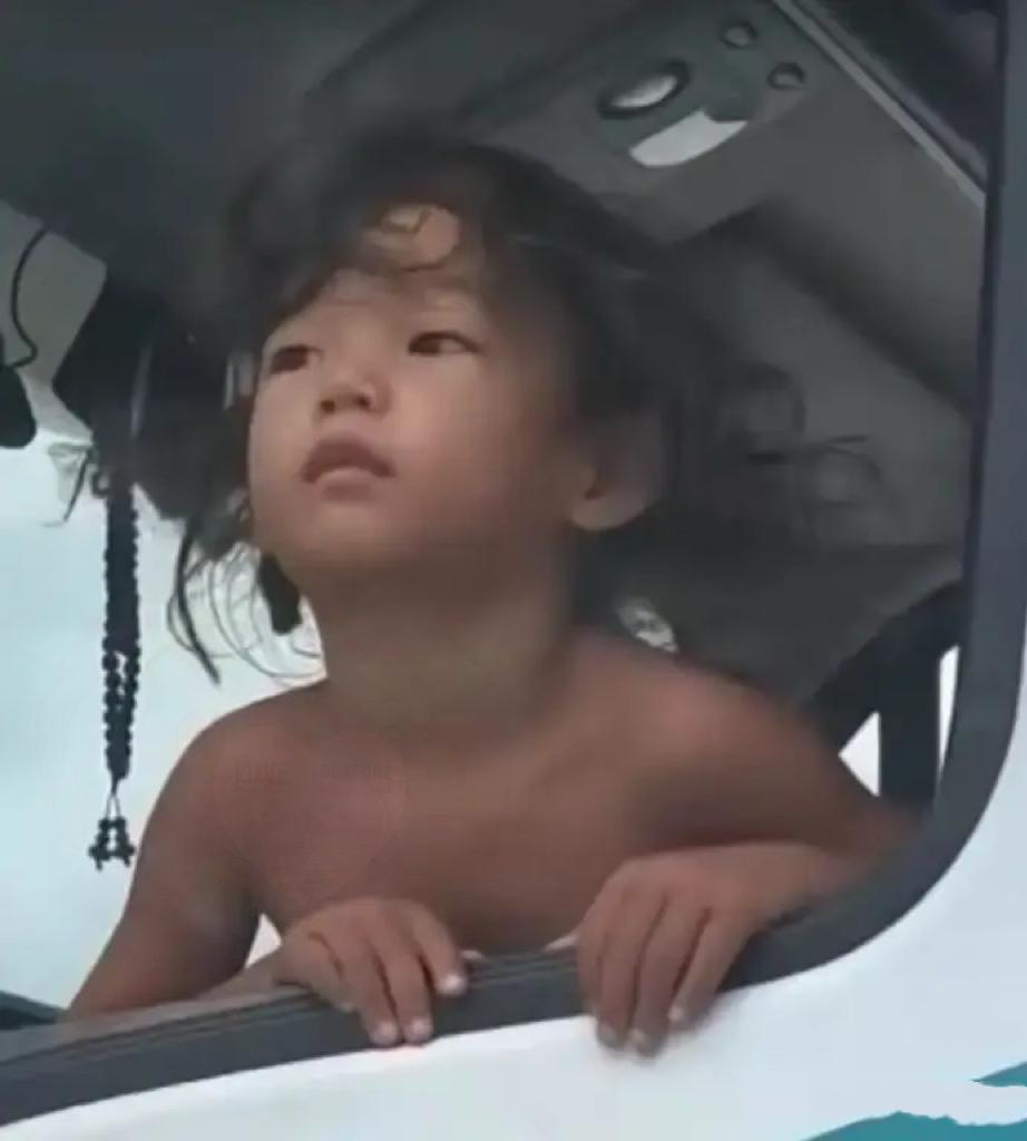 野人小孩事件中，只有外婆是个明白人。事件曝光后，外婆主动介入，承诺协助外孙落户北