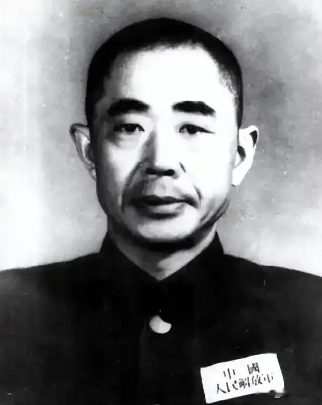 其实在1955年大授衔时，陈明仁做为解放军第55军军长，最初只是被拟授少将，但是
