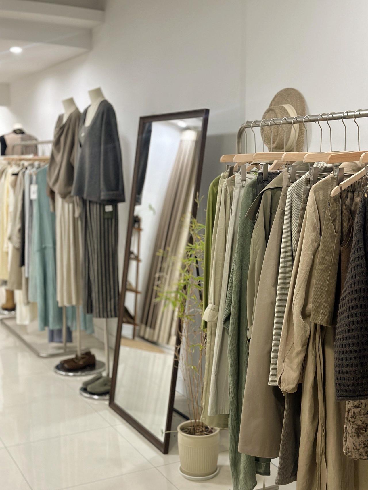 闺蜜，卖了30年衣服，用一句话点醒我！她说，一定要少买衣服！只要不是必须的，