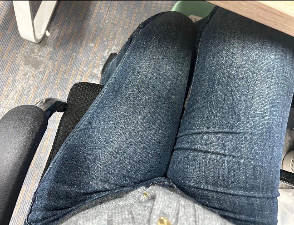 本人日常穿搭比较喜欢紧身裤，觉得大部分男生喜欢穿紧身裤的女孩，核心是紧...