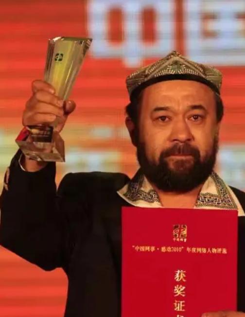 1992年，一名新疆男子退伍后，被分到供销社上班，给当地百姓赊账10000多元货
