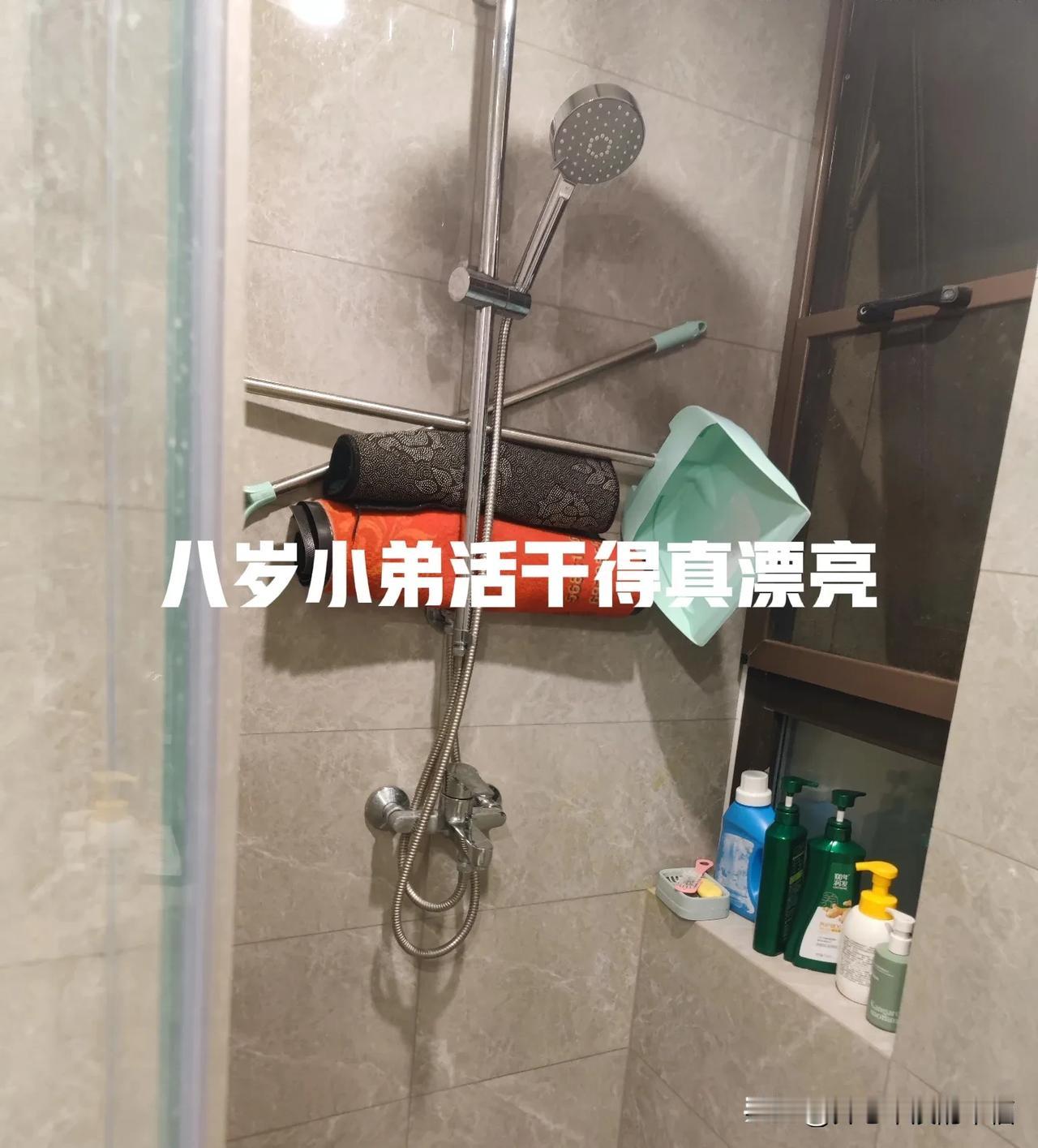 为啥老二都比老大精[笑着哭]我家小的比大的动手能力强多了。今天下午四点放学，衣