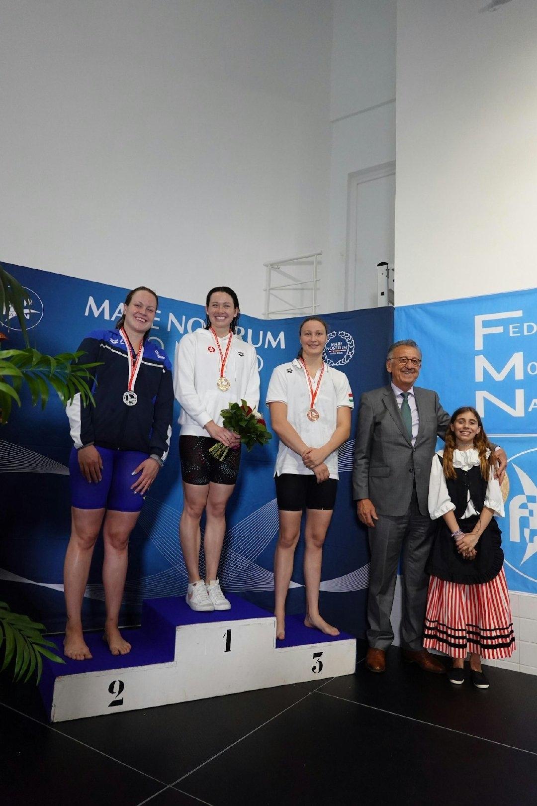 中国香港泳手何诗蓓两日两金！环地中海游泳赛（MareNostrum）一连三
