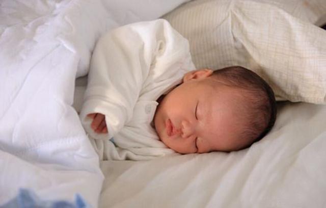 新生儿这3个部位最怕冷, 妈妈要格外注意保暖!