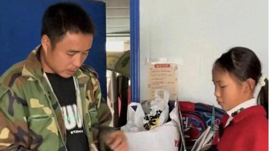 贵州，一男子的兄长去世后，见嫂子孤寡，侄子侄女可怜，便娶了她。不久，二人还生下了