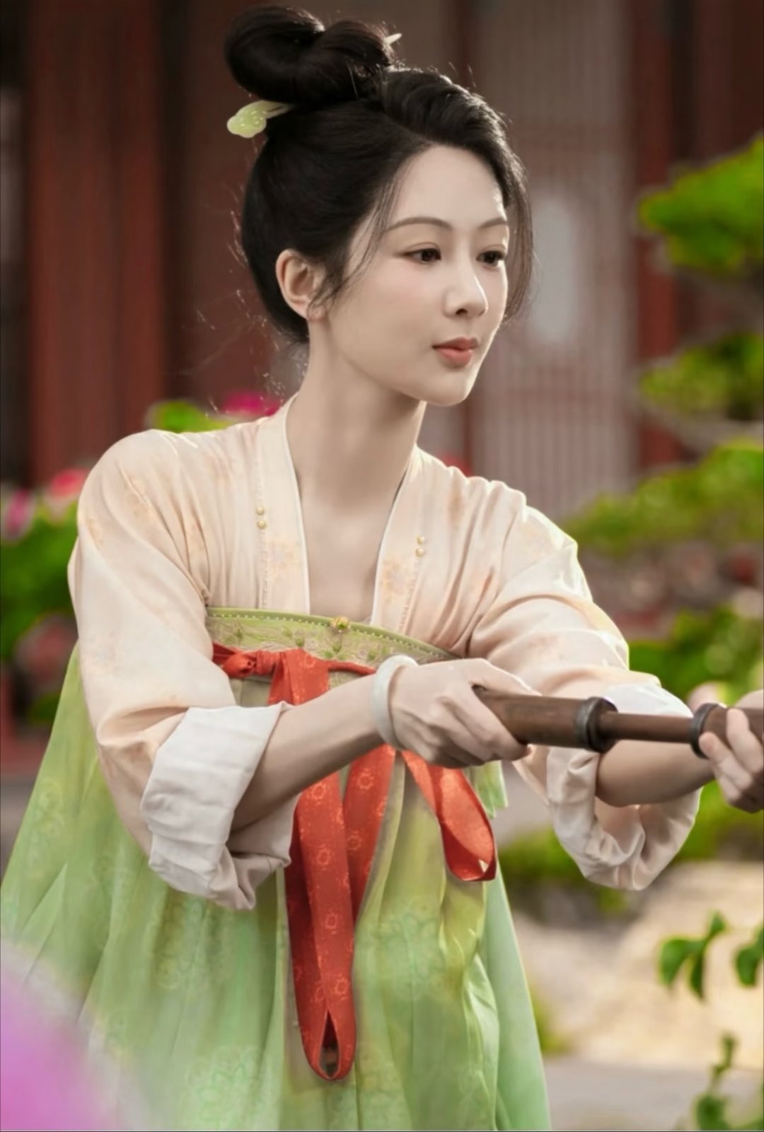 女明星绿色唐风齐胸襦裙造型合集：虞书欣｜杨超越｜黄羿杨紫｜赵露思｜宋祖儿你最喜欢