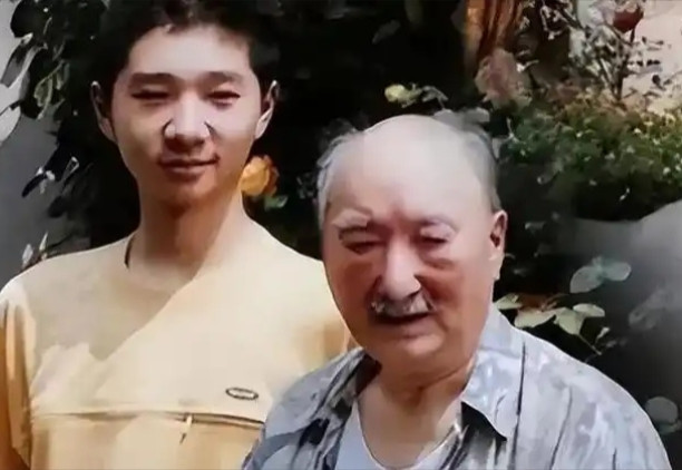 演员陈佩斯说，我小时候过得太幸福了，五六十年代，父亲月工资250元，五七、五八年