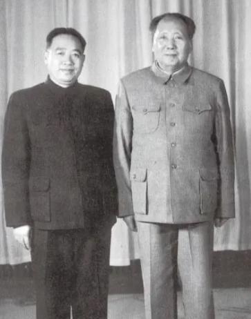 华国锋，还有汪东兴，纪登奎、吴德、陈锡联和陈永贵等等几位副国级干部，他们都德高望