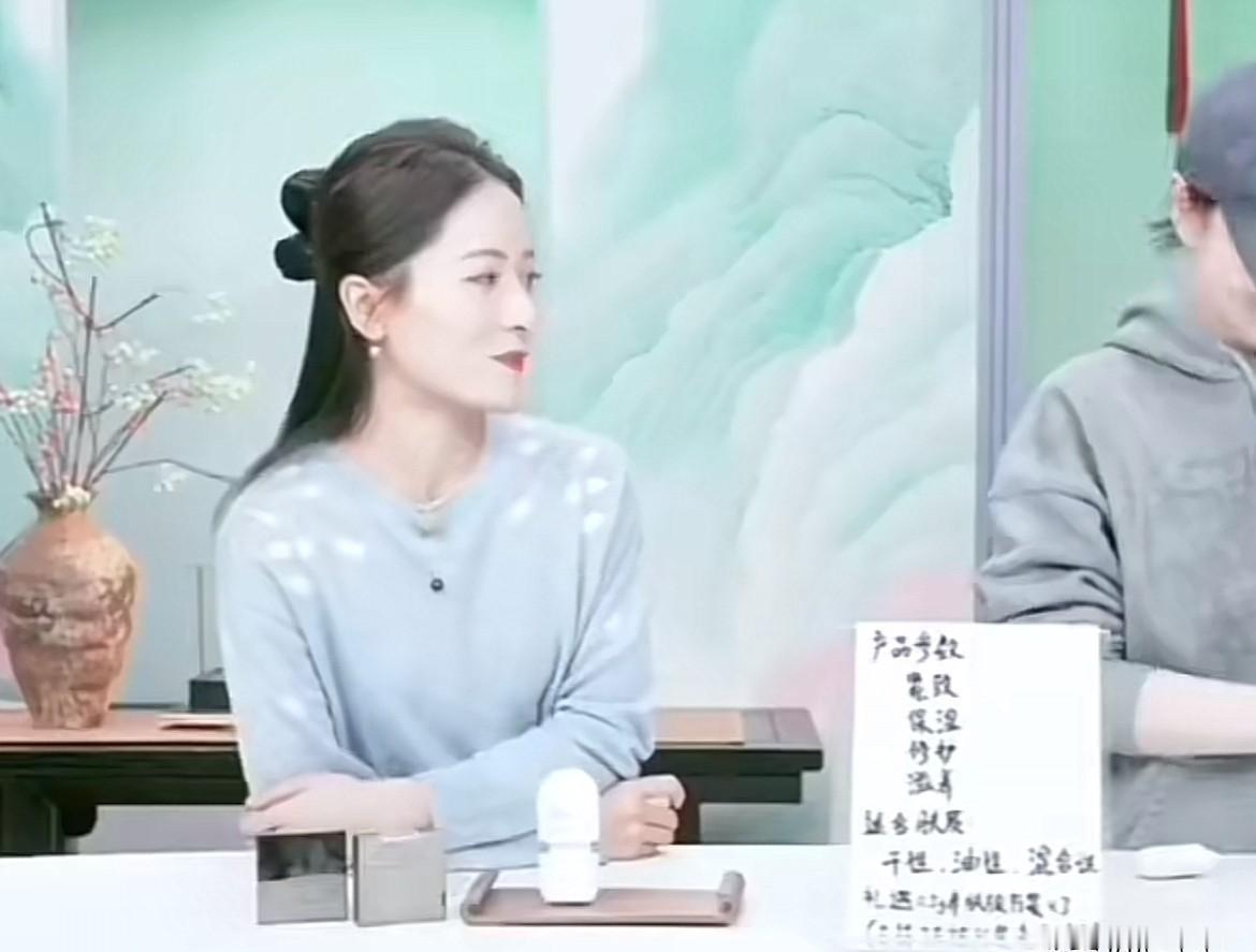 在中关村，千万别随便夸女生是“白雪公主”。我同事安安，聊粉底液时脱口而出，叫了