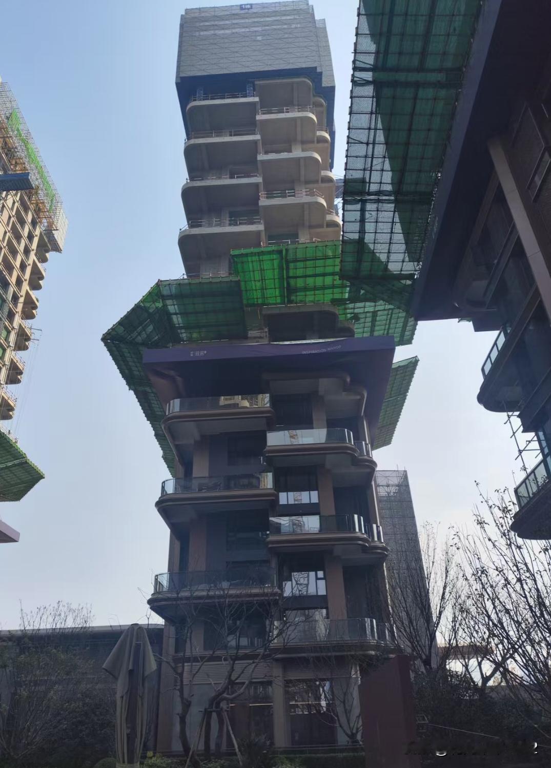 惊恐，我的天啊……现在开发商卷成这了？​你敢相信这是真的吗​上边钢筋混